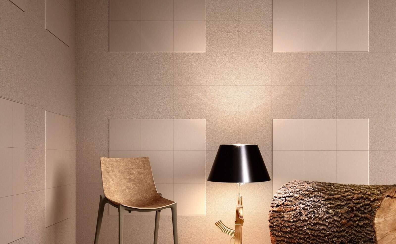Revêtement mural en carrelage beige avec motifs géométriques pour intérieur moderne.